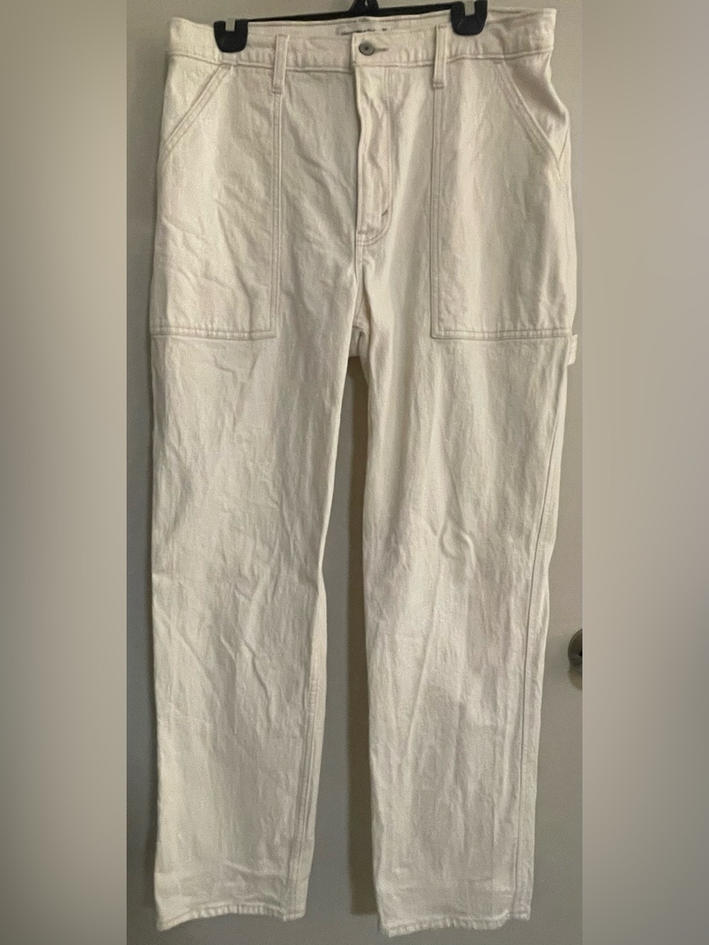 Abercrombie & Fitch Off-White The ‘90s Straight Leg Jeans Ultra High Rise.